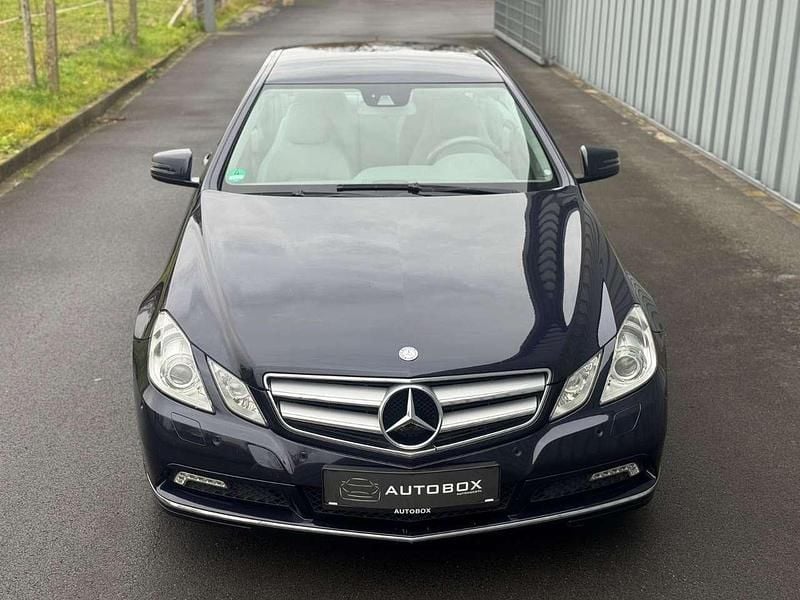 Usado Mercedes E220 170 CV (125 kW) 2010 Azul Coupe