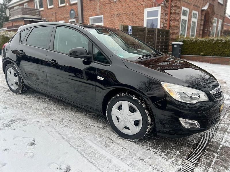 Gebraucht Opel Astra Design Edition 120 PS (88 kW) 2011 Schwarz Limousine