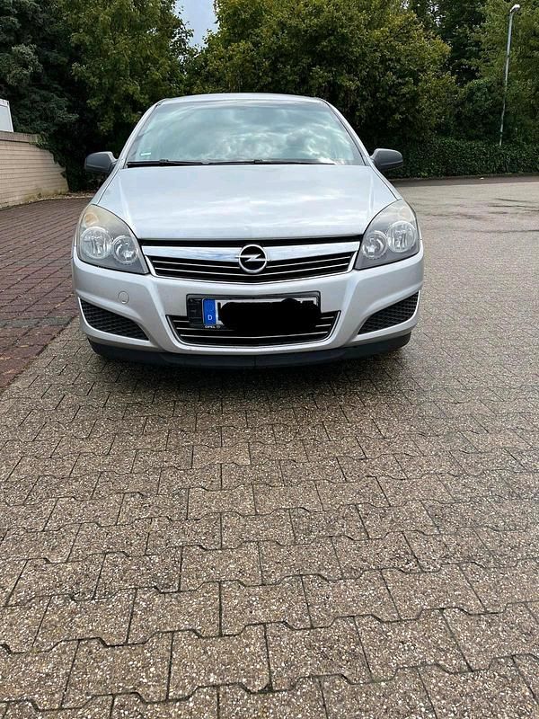 Silber Gebraucht 2009 Opel Astra Kleinwagen | 1.999 € (Fairer Preis) - Bild 1/4