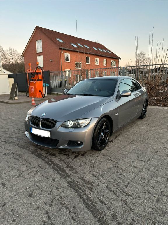 Grau Gebraucht 2010 BMW 320 M Sport Coupé | 8.450 € (Superpreis) - Bild 1/4