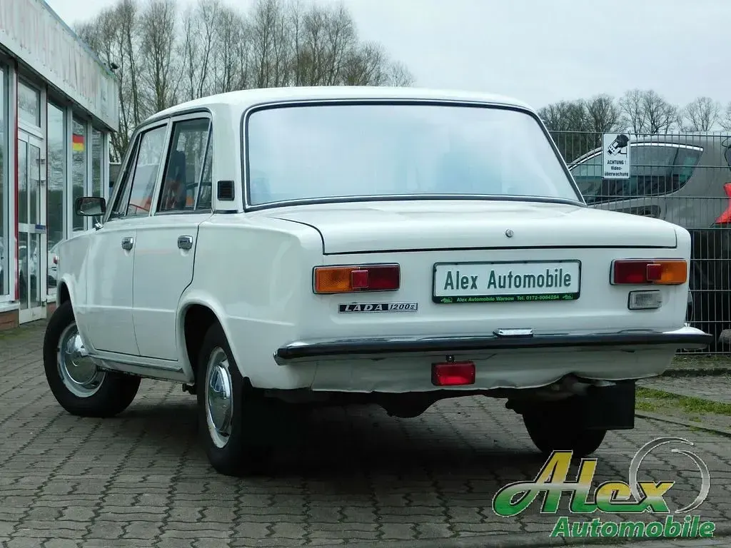 Second-hand Lada 2101 60 CP (44 kW) 1984 Alb Berlinǎ