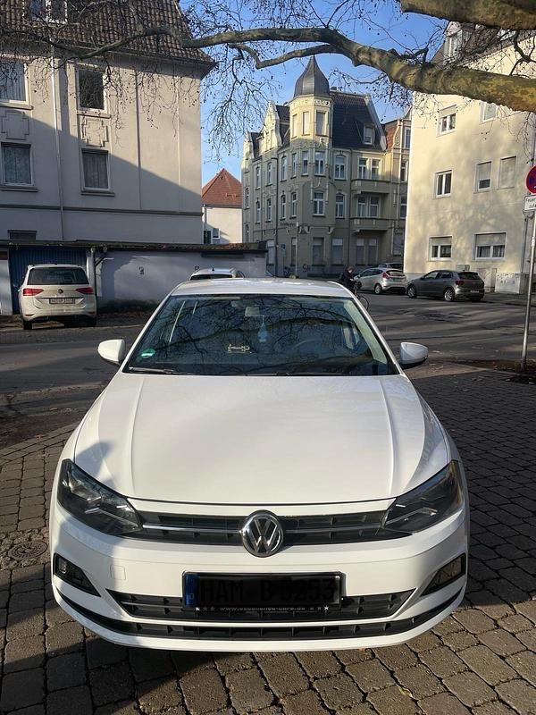 Weiß Gebraucht 2019 VW Polo Kleinwagen | 9.900 € (Fairer Preis) - Bild 1/4