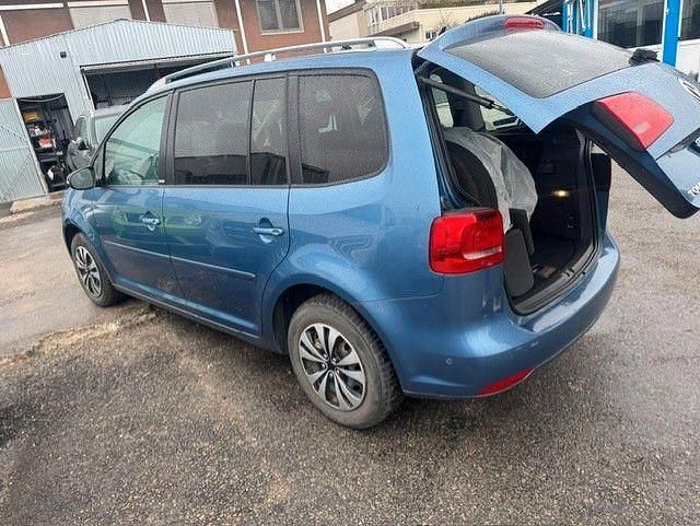 Gebraucht VW Touran Style 105 PS (77 kW) 2011 Blau Van / Kleinbus