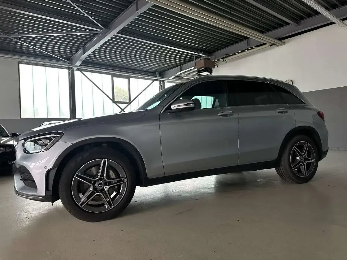 Gebraucht Mercedes GLC200 AMG line 163 PS (119 kW) 2022 Silber SUV