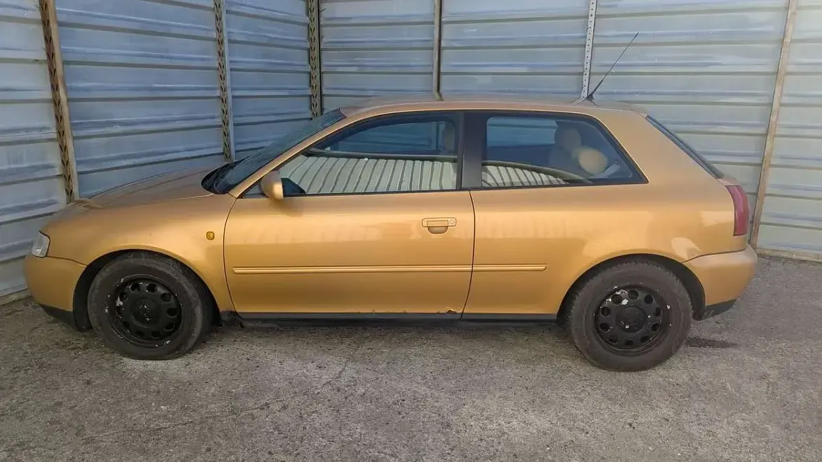 Używany Audi A3 Attraction 101 KM (74 kW) 1997 Żółty Hatchback