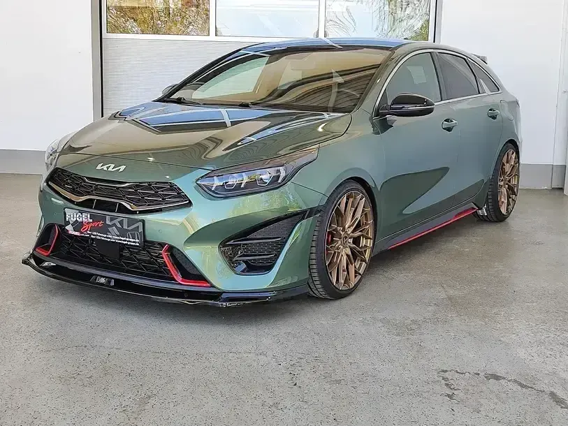 Gebraucht Kia ProCeed GT 204 PS (150 kW) 2023 Experience green m Kleinwagen