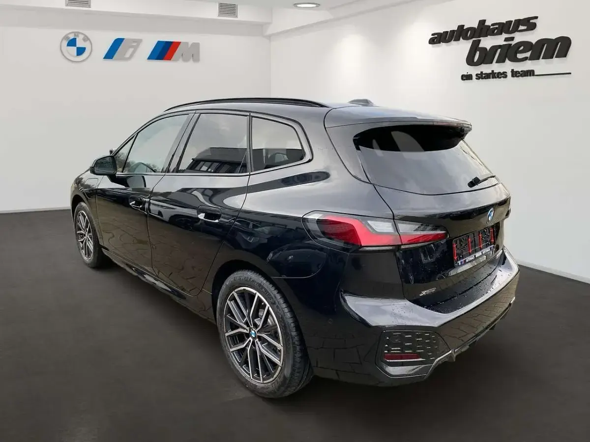 Neu BMW 230e Active Tourer Performance 326 PS (239 kW) 2026 Schwarz Van / Kleinbus