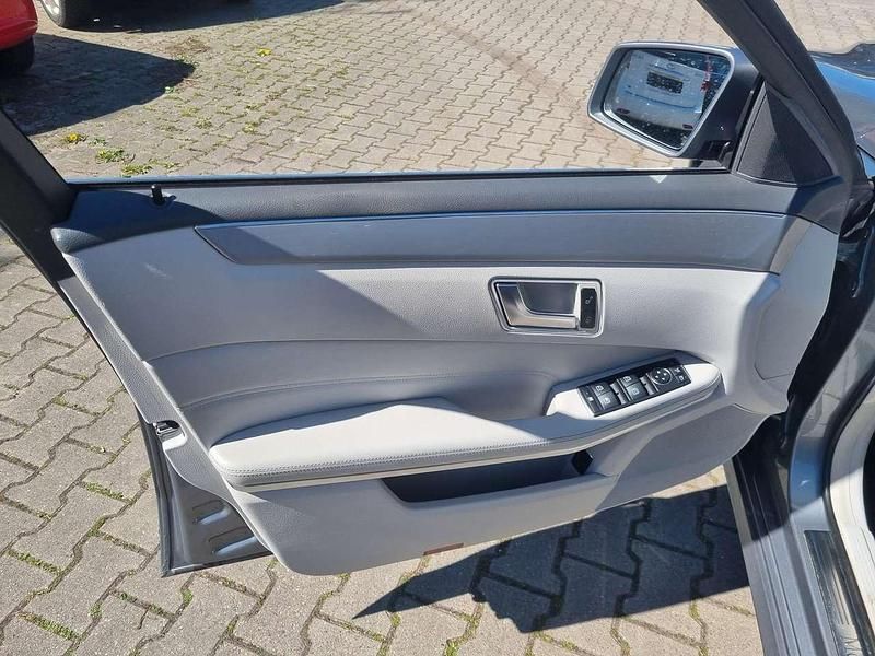Gebraucht Mercedes E300 204 PS (150 kW) 2014 Palladiumsilber  metalliclack Kombi