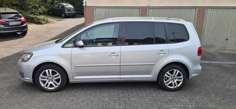 Gebraucht VW Touran 105 PS (77 kW) 2011 Silber Van / Kleinbus