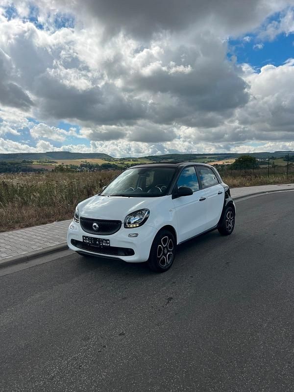 Weiß Gebraucht 2015 Smart ForFour Pure Kleinwagen | 6.800 € (Fairer Preis) - Bild 1/4