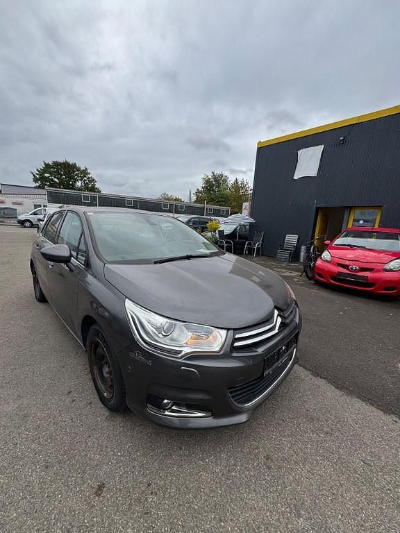 Grau Gebraucht 2017 Citroën C4 PureTech Limousine | 3.999 € - Bild 1/4