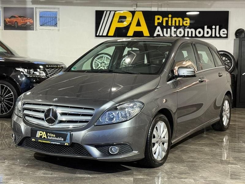 Grau Gebraucht 2013 Mercedes B180 Van / Kleinbus | 9.999 € (Guter Preis) - Bild 1/4