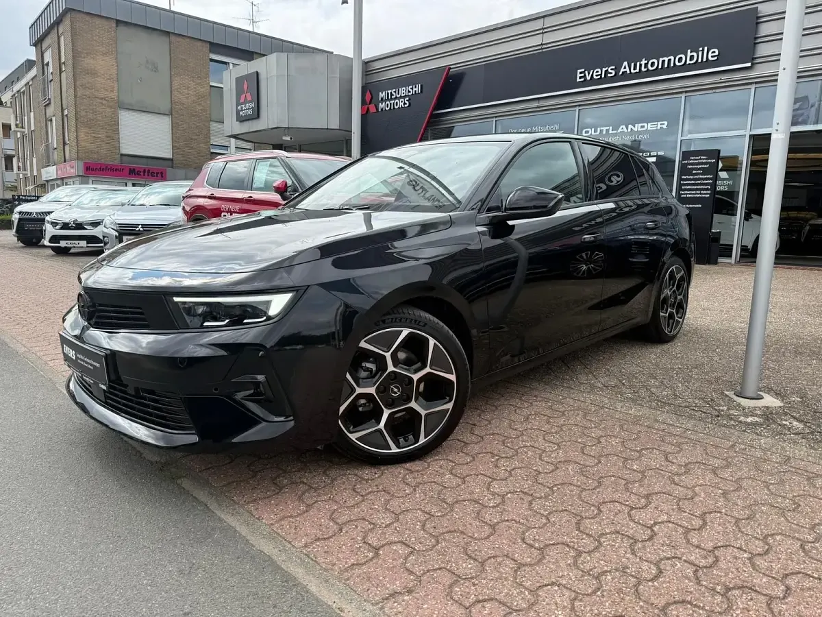 Gebraucht Opel Astra 131 PS (96 kW) 2025 Schwarz Kleinwagen