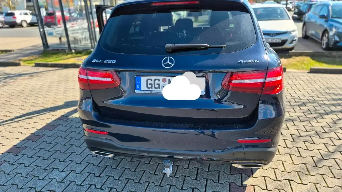 Gebraucht Mercedes GLC250 AMG line 211 PS (155 kW) 2019 Blau SUV