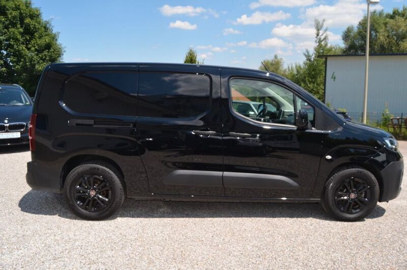 Gebraucht Fiat e-Doblò 100 kW (136 PS) 2023 Schwarz Van / Kleinbus