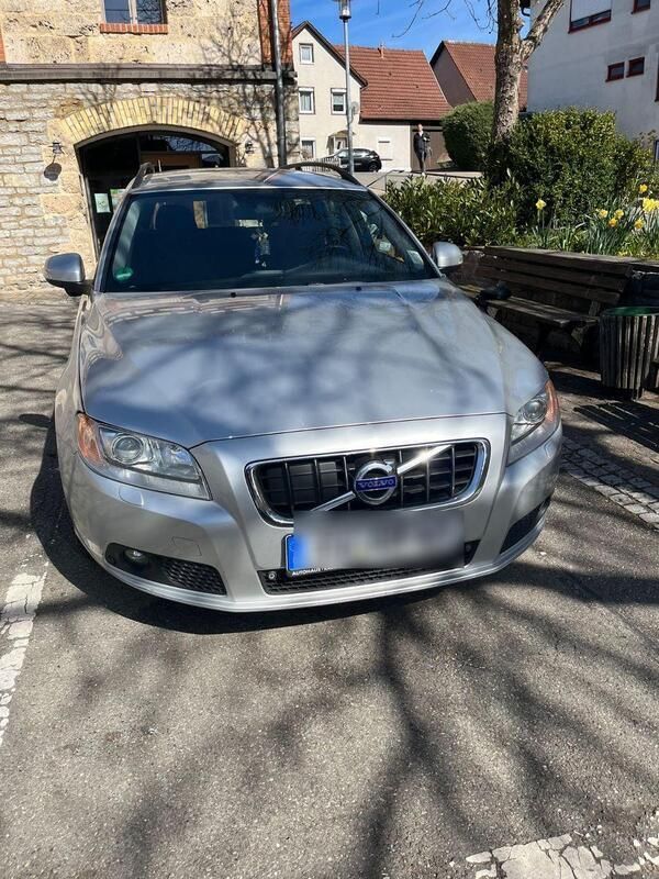 Silber Gebraucht 2009 Volvo V70 Momentum Kombi | 6.000 € (Fairer Preis) - Bild 1/4
