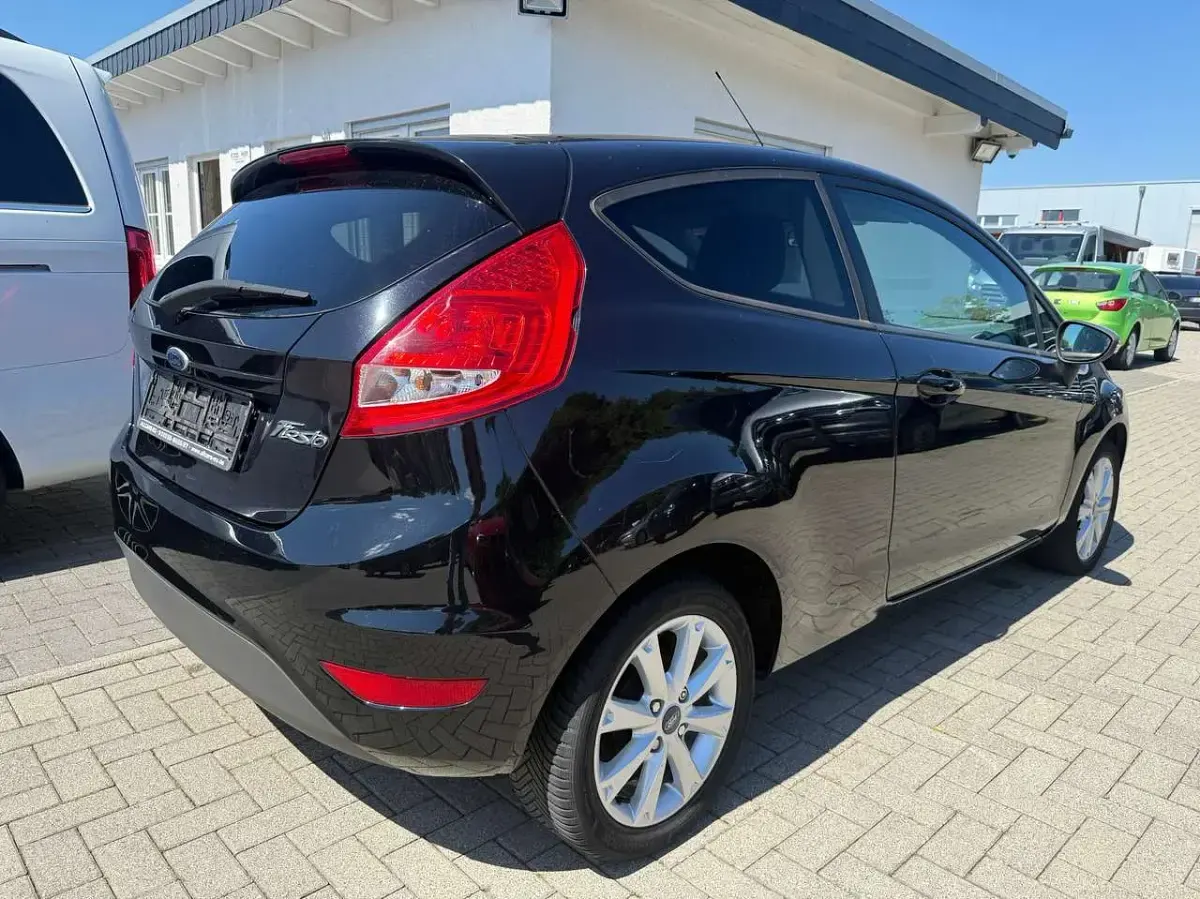Gebraucht Ford Fiesta Trend 82 PS (60 kW) 2011 Pantherschwarz metallic Kleinwagen