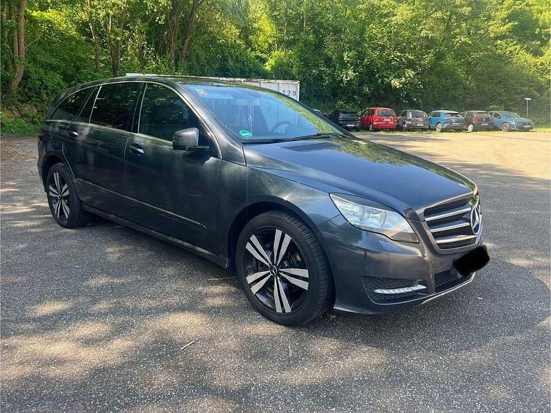 Grau Gebraucht 2013 Mercedes R350 Van / Kleinbus | 11.999 € (Etwas zu teuer) - Bild 1/4