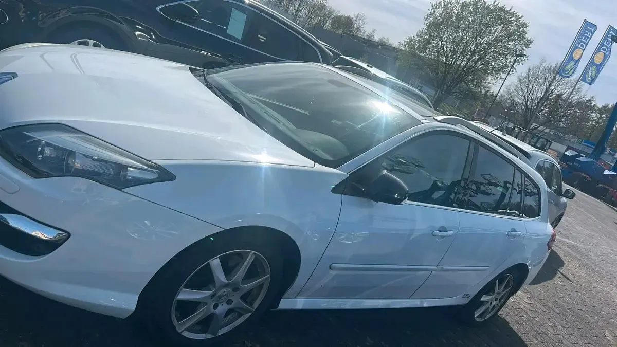 Gebraucht Renault Laguna III 150 PS (110 kW) 2012 Weiß Kombi