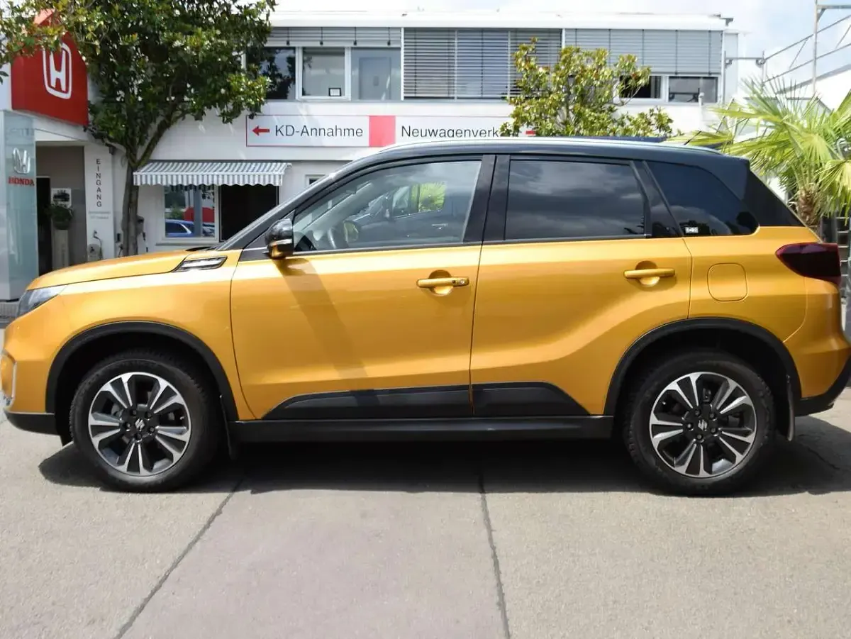 Gebraucht Suzuki Vitara Comfort 102 PS (75 kW) 2022 Gold metallic SUV