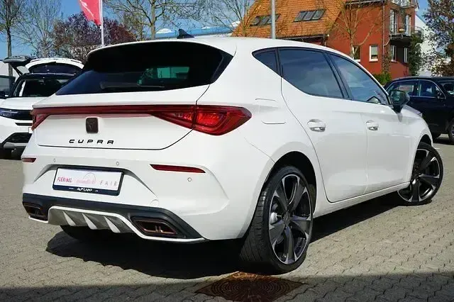 Second-hand Cupra Leon VZ 245 CP (180 kW) 2021 Alb Berlinǎ