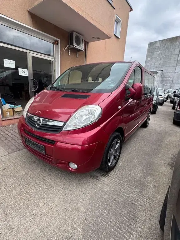 Usata Opel Vivaro Cosmo 145 CV (106 kW) 2007 Rosso Monovolume