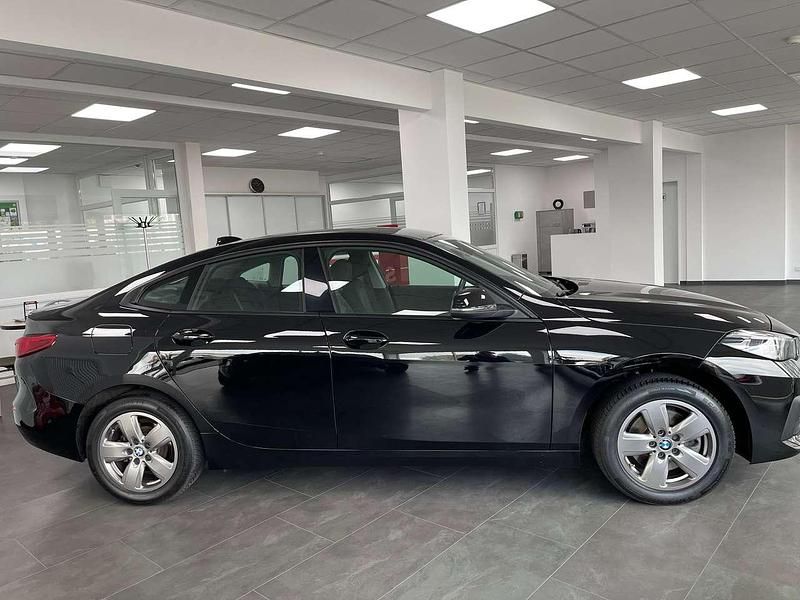 Gebraucht BMW 218 Advantage 136 PS (100 kW) 2023 Schwarz ii/bonnet fluid black Limousine