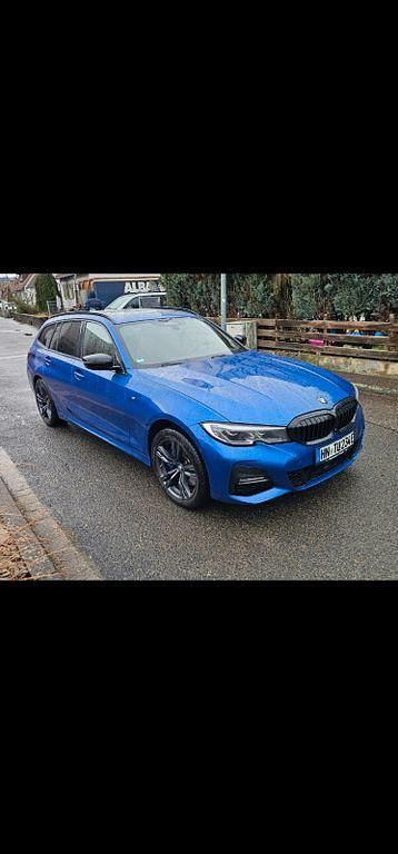 Blau Gebraucht 2020 BMW 330e M Sport Kombi | 27.400 € (Fairer Preis) - Bild 1/4