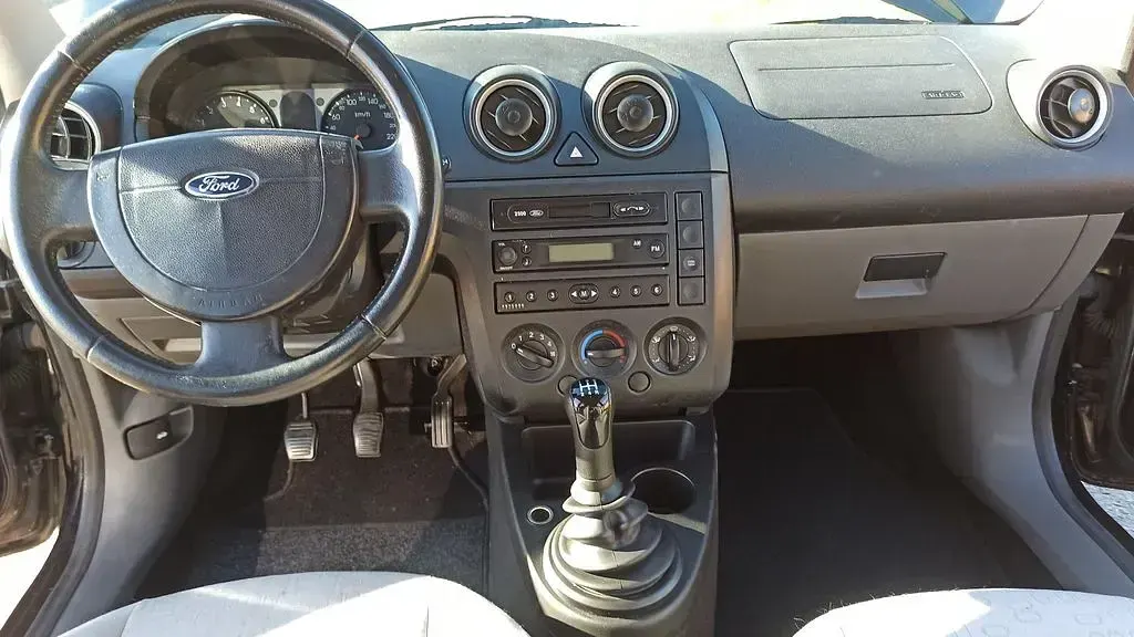 Używany Ford Fiesta 60 KM (44 kW) 2002 Czarny Hatchback