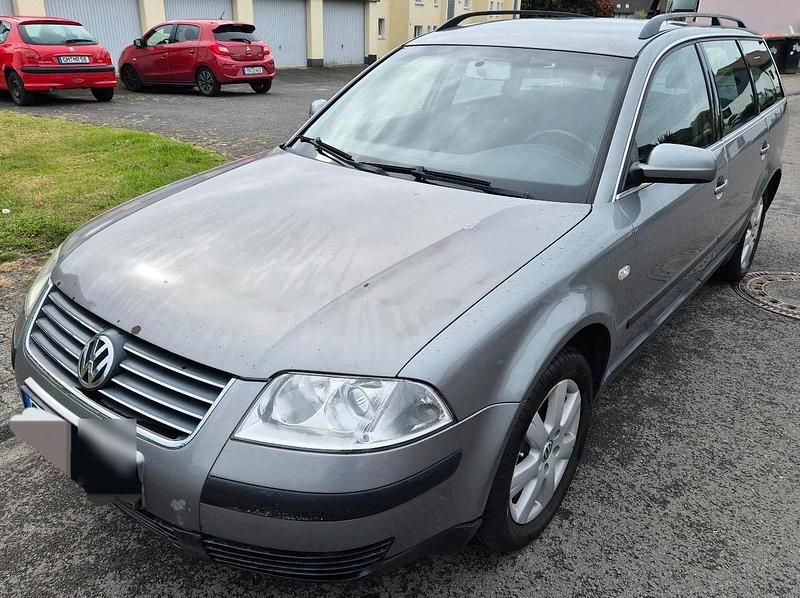 Silber Gebraucht 2001 VW Passat Kombi | 3.777 € - Bild 1/4