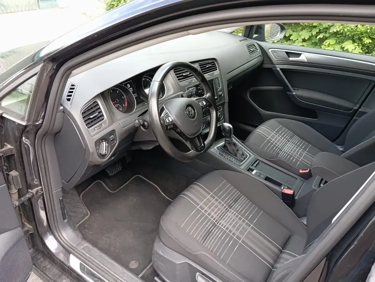 Second-hand VW Golf VII 110 CP (80 kW) 2016 Negru Break