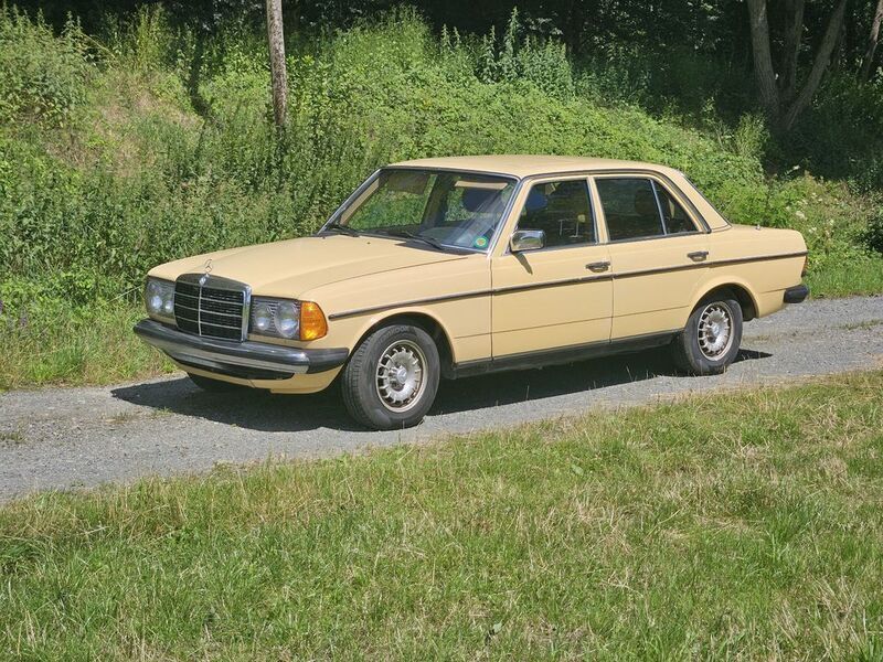Gelb Gebraucht 1982 Mercedes E230 Limousine | 4.900 € - Bild 1/4