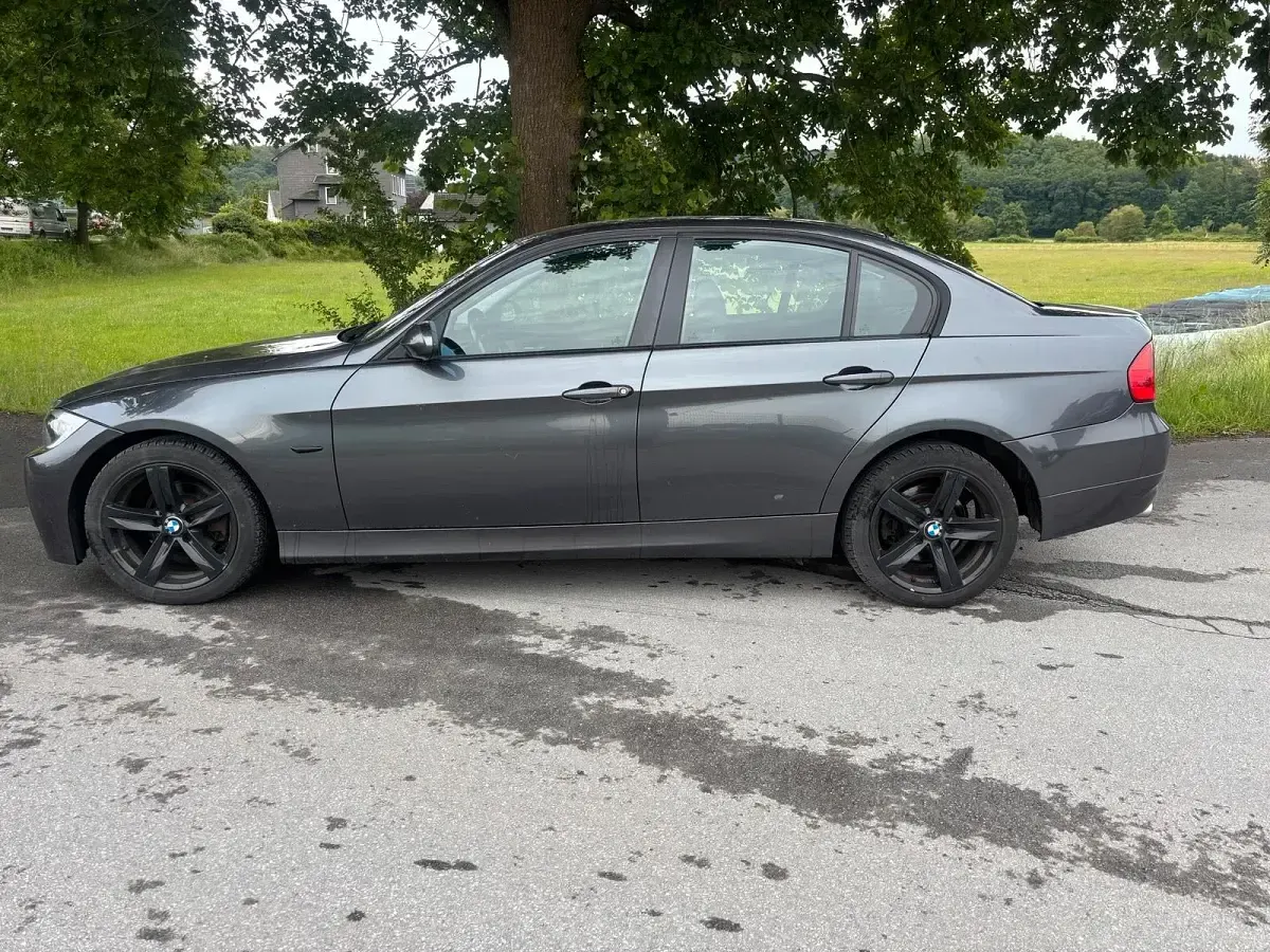 Gebraucht BMW 318 143 PS (105 kW) 2007 Grau Limousine