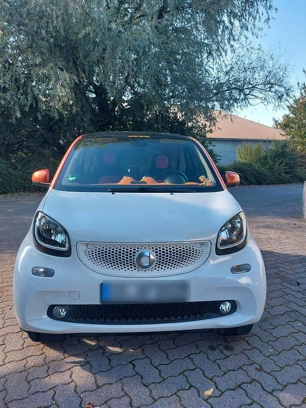 Weiß Gebraucht 2015 Smart ForTwo Coupé Edition #1 Kleinwagen | 6.500 € (Fairer Preis) - Bild 1/4