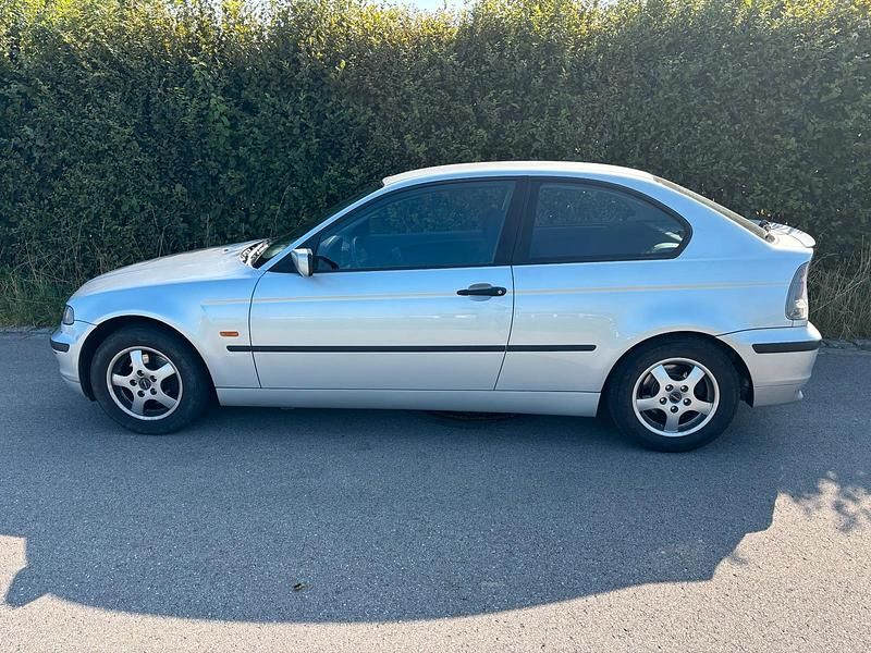 Silber Gebraucht 2001 BMW 316 Compact Kleinwagen | 2.399 € (Fairer Preis) - Bild 1/4