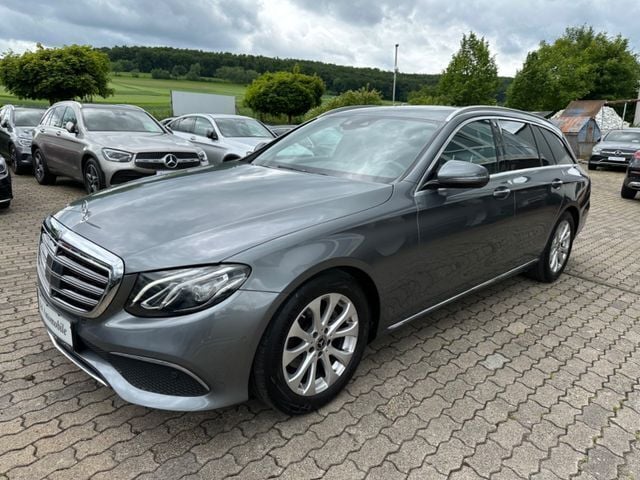 Grau Gebraucht 2018 Mercedes E200 Kombi | 16.800 € (Guter Preis) - Bild 1/4