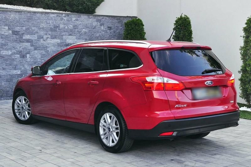 Gebraucht Ford Focus 124 PS (91 kW) 2013 Rot Kombi