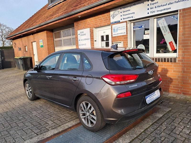 Gebraucht Hyundai i30 Trend 140 PS (102 kW) 2018 Grau Limousine