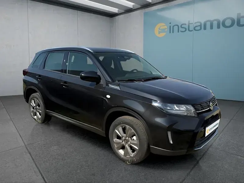Neu Suzuki Vitara Club 110 PS (80 kW) 2026 Schwarz SUV