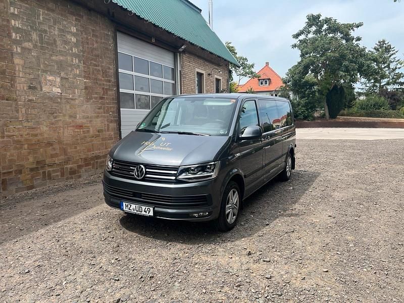 Grau Gebraucht 2017 VW Caravelle Van / Kleinbus | 37.500 € (Fairer Preis) - Bild 1/4