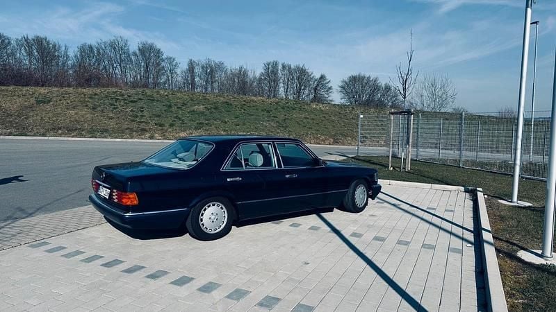 Blau Gebraucht 1987 Mercedes 500 SE Limousine | 12.000 € - Bild 1/4