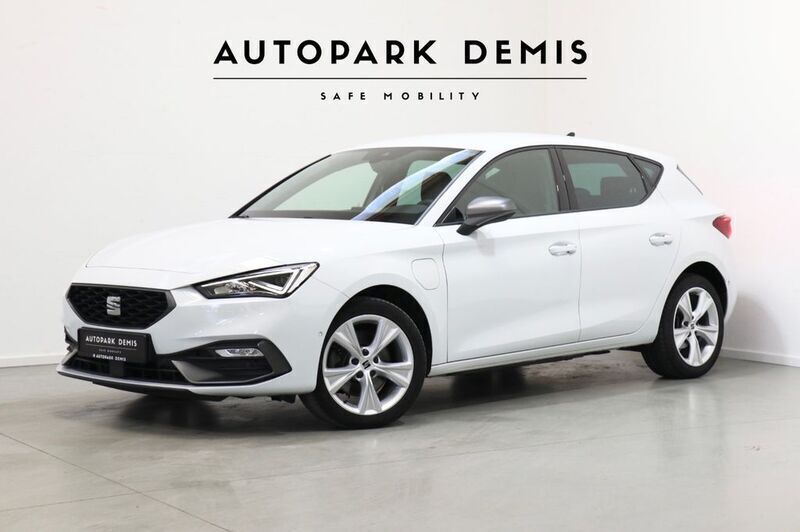 Weiß Gebraucht 2021 Seat Leon FR-Line Limousine | 18.985 € (Fairer Preis) - Bild 1/4