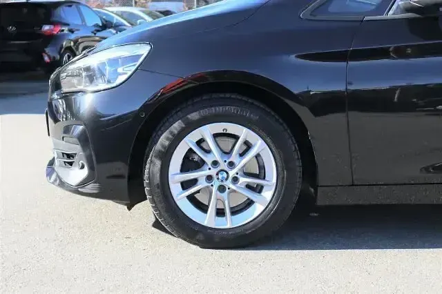 Gebraucht BMW 220 Advantage 192 PS (141 kW) 2018 Black sapphire metallic Kombi