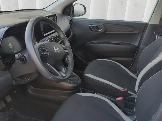 Gebraucht Hyundai i10 Select 63 PS (46 kW) 2024 Weiß Kleinwagen