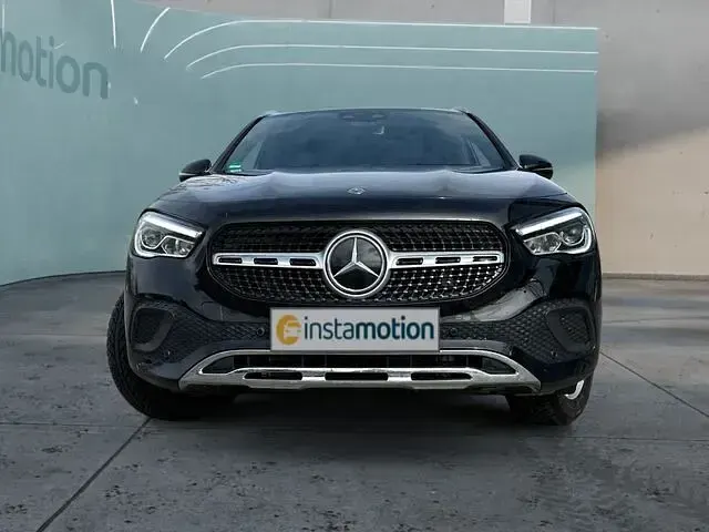 Gebraucht Mercedes GLA200 Progressive 163 PS (119 kW) 2020 Schwarz SUV