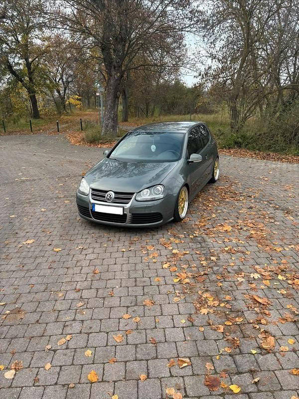 Grau Gebraucht 2004 VW Golf V R Limousine | 3.900 € (Fairer Preis) - Bild 1/4