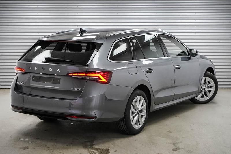 Neu Skoda Octavia Selection 150 PS (110 kW) 2025 Graphite grau metallic (5x) Kombi