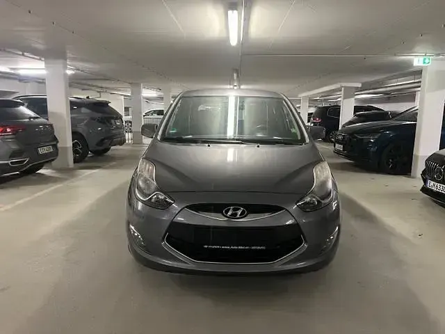 Gebraucht Hyundai ix20 90 PS (66 kW) 2013 Grau Kleinwagen
