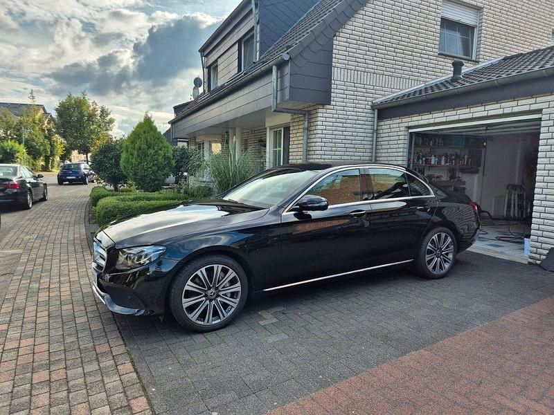 Schwarz Gebraucht 2018 Mercedes E400 Avantgarde Limousine | 38.000 € (Guter Preis) - Bild 1/4