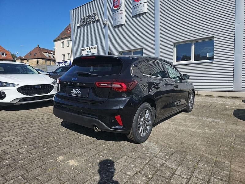 Neu Ford Focus Titanium 125 PS (91 kW) 2025 Agate black metallic Limousine